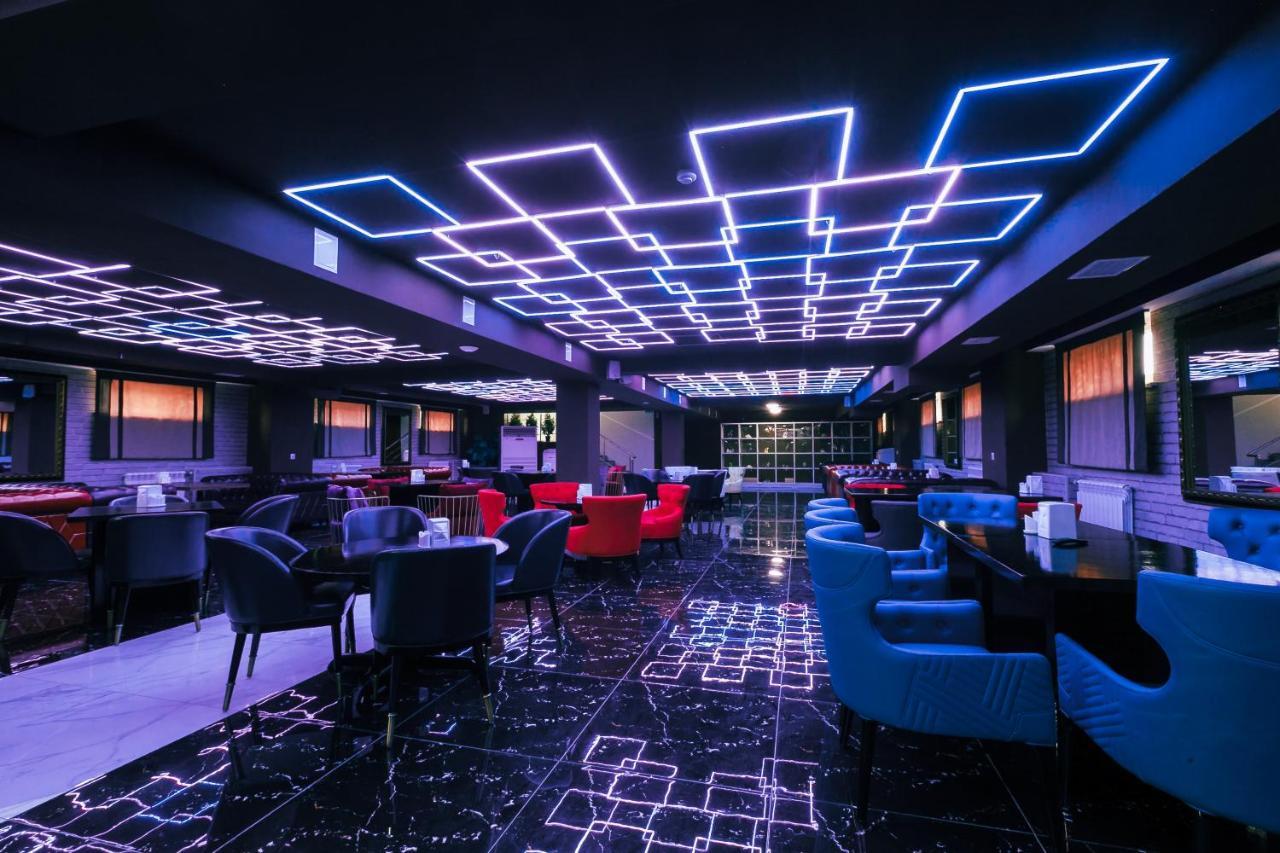 Beluga Hotel Atyraū Екстериор снимка