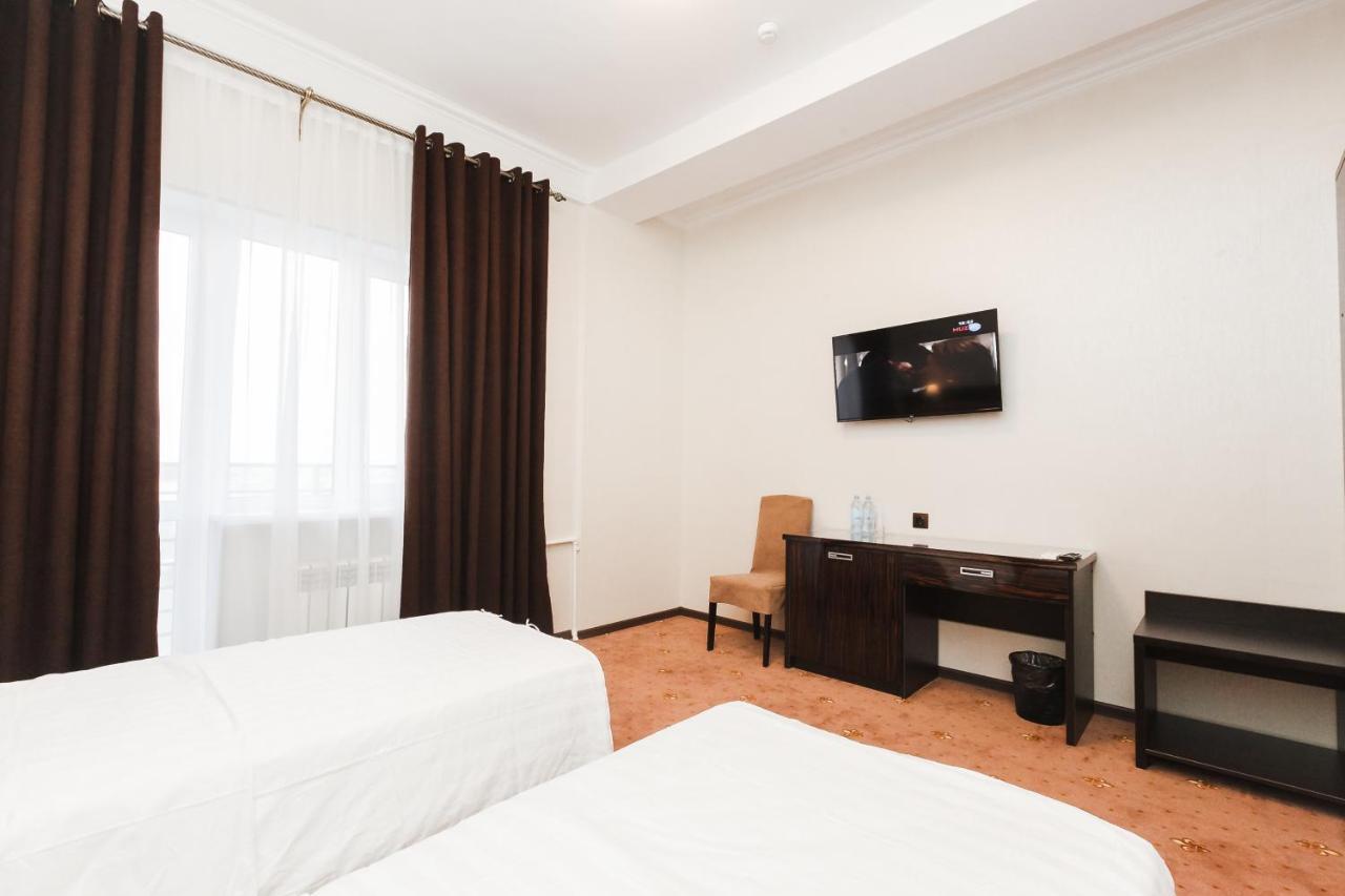 Beluga Hotel Atyraū Екстериор снимка