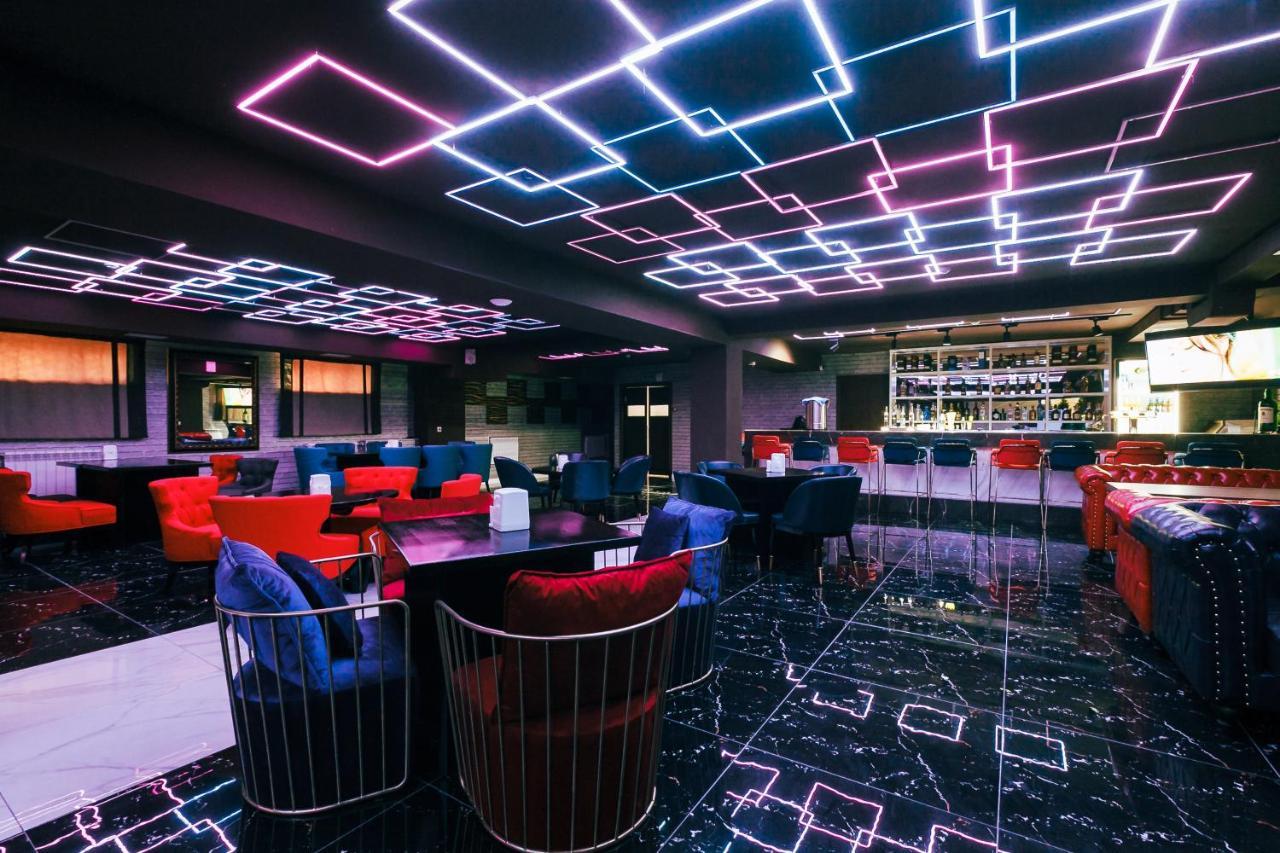 Beluga Hotel Atyraū Екстериор снимка