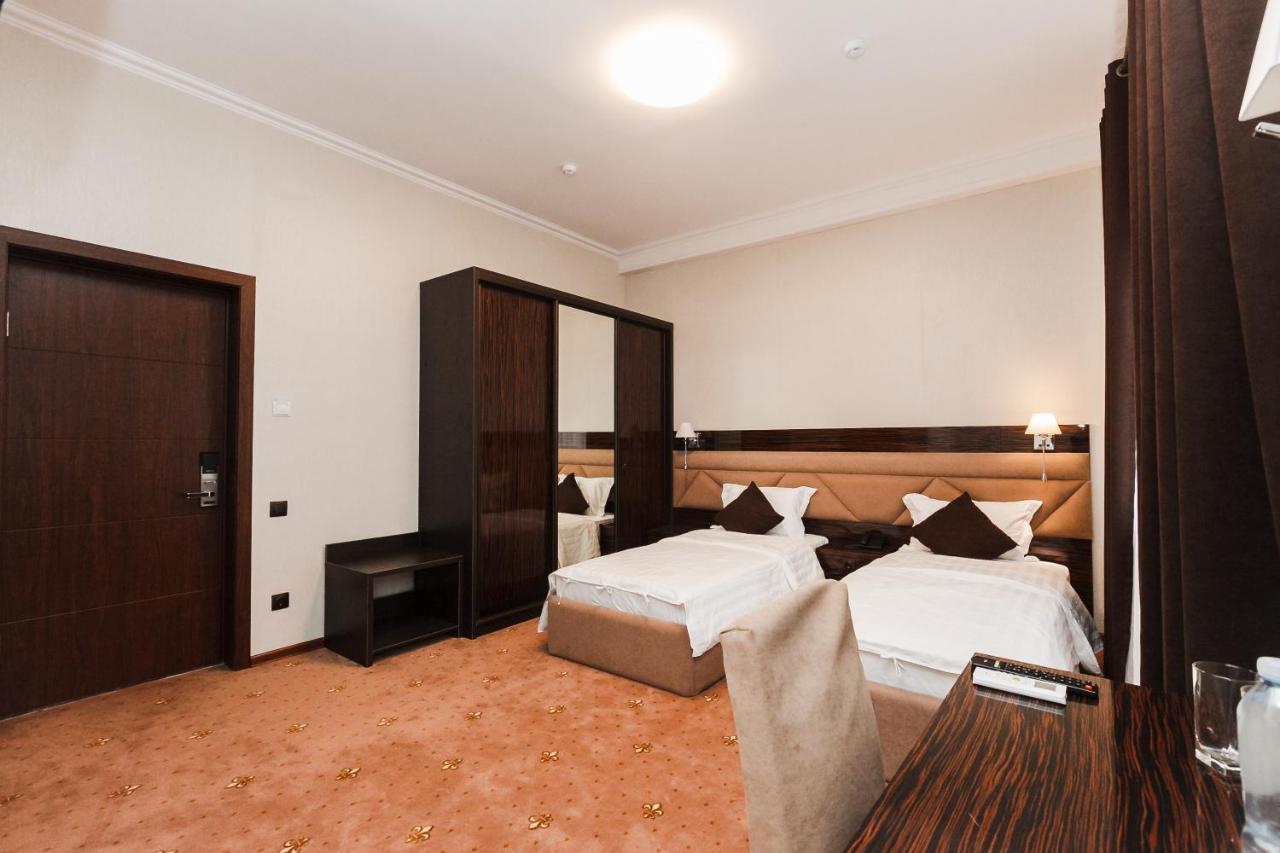 Beluga Hotel Atyraū Екстериор снимка